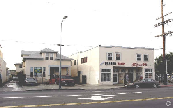 Building Photo - 2420-2424 E 4th St