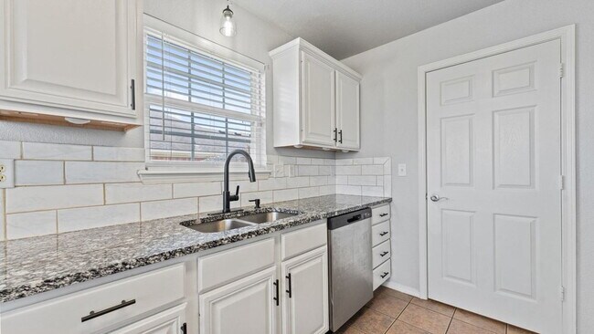Building Photo - "Charming 3-Bed, 2-Bath Home in Centerton – Your Cozy Retreat Awaits!"
