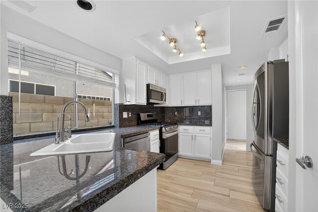 Building Photo - 636 Thornewood Pl