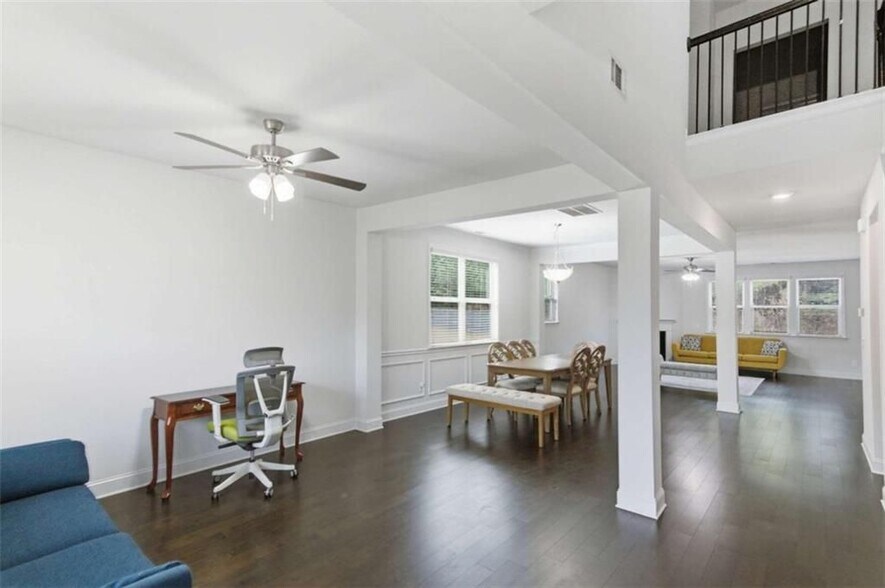 Building Photo - 1415 Dahlia Dr