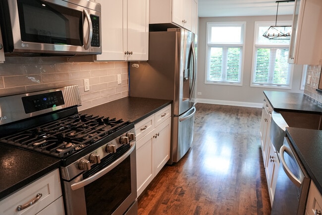 Building Photo - 5 Mashie Ct