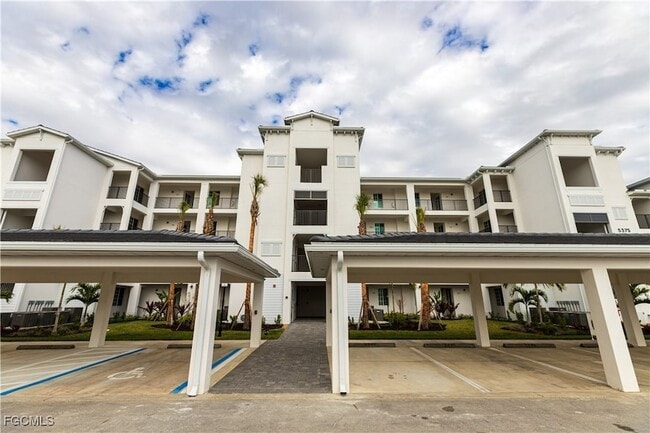 Building Photo - 15375 Grn Acrs Ave