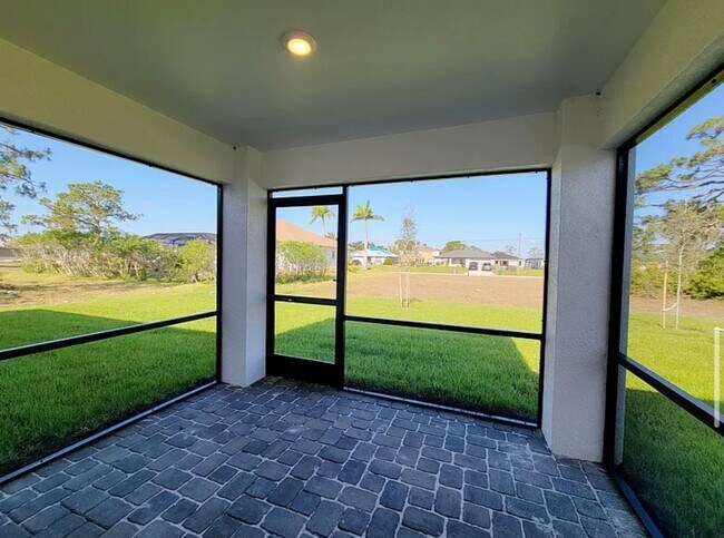 Building Photo - Modern & Spacious 4 Bed, 2 Bath Home COMIN...