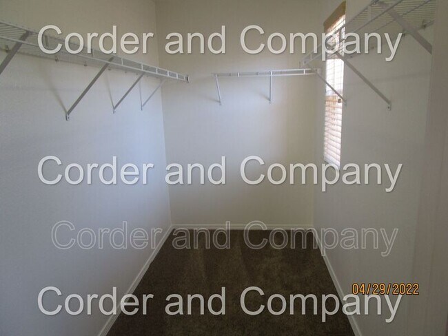 Building Photo - 949 Waterfall Dr