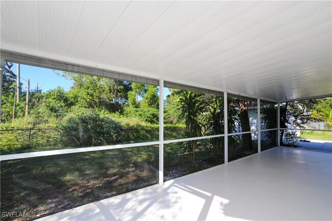 Building Photo - 861 San Remo Ave