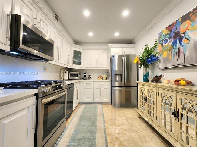 Building Photo - 2030 S Ocean Dr