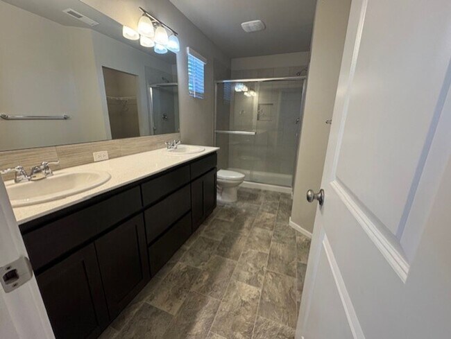 Building Photo - MOVE IN SPECIAL $1000 OFF FIRST MONTH'S RE...