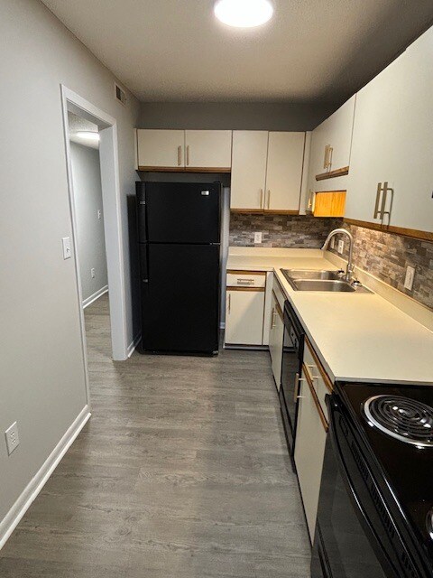 Building Photo - 1100 Crescent Dr