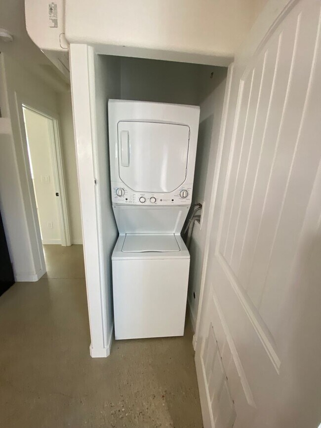 Building Photo - 1540 Park St