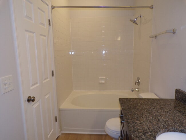 Building Photo - 891 Essex Cir