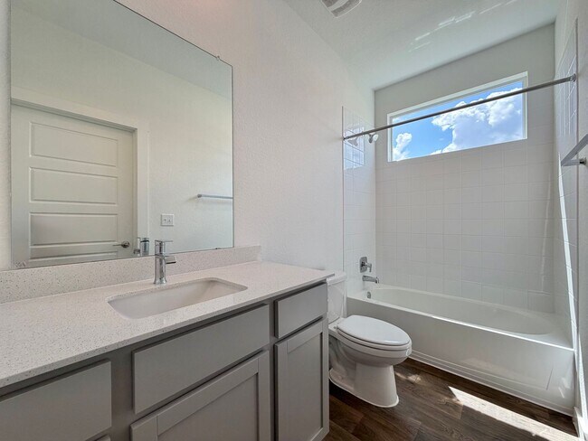 Building Photo - 2901 Louris Ln