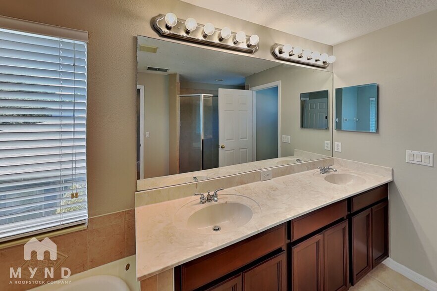 Building Photo - 1460 Travertine Terrace