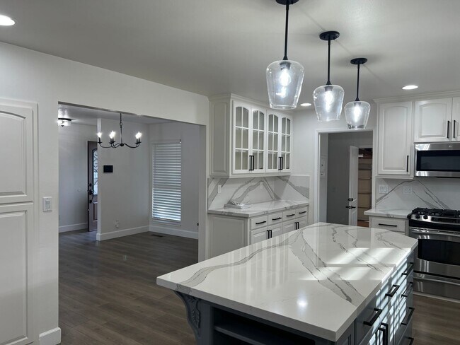 Building Photo - South Salinas Monterey Park Home