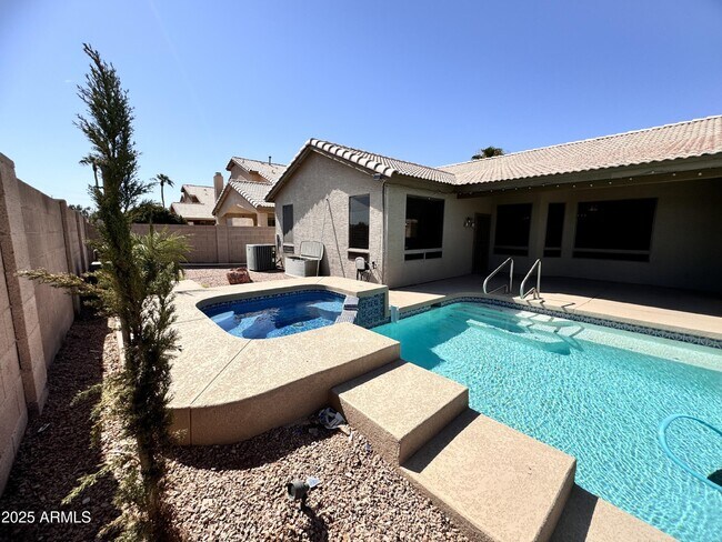 Building Photo - 673 S Peppertree Dr