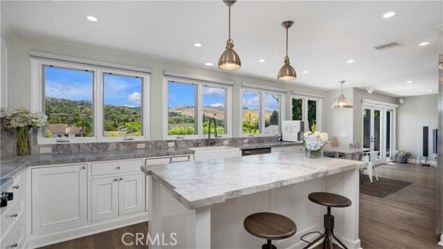Building Photo - 10 Flintridge