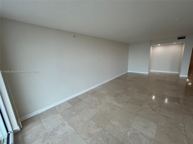 Building Photo - 20201 E Country Club Dr