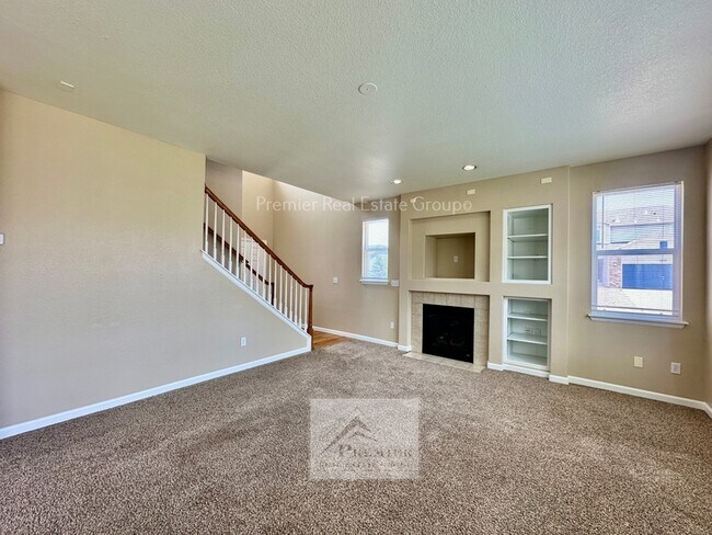 Building Photo - 8486 Meadowcrest Dr
