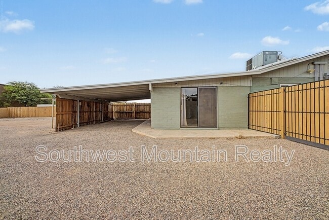 Building Photo - 560 S Grand Dr