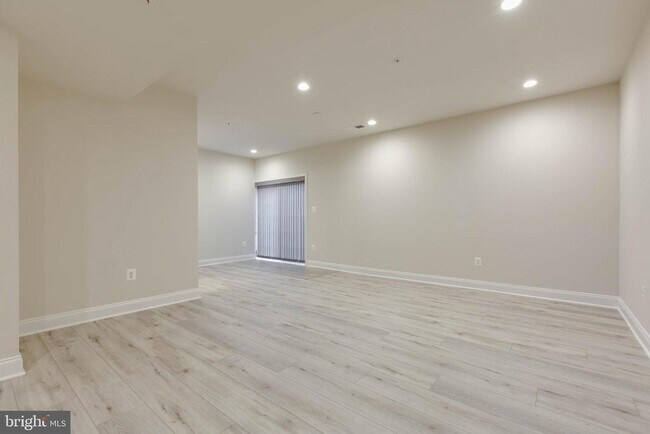 Building Photo - 8526 Pine Springs Dr