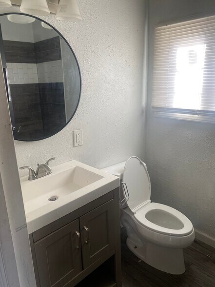 Building Photo - 5433 Beacon Ave