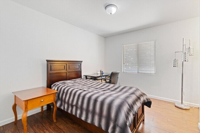 Building Photo - Beautiful Four Bedroom in Folsom