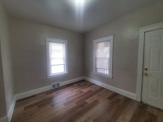 Building Photo - 3586 W 69th St