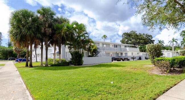 Primary Photo - 1605 NE 126th St