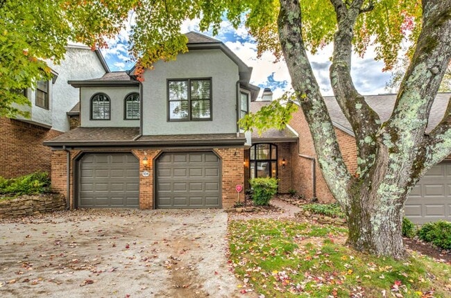 Building Photo - Gorgeous, multi-level condo!