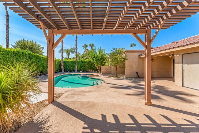 Building Photo - 40588 Clover Ln