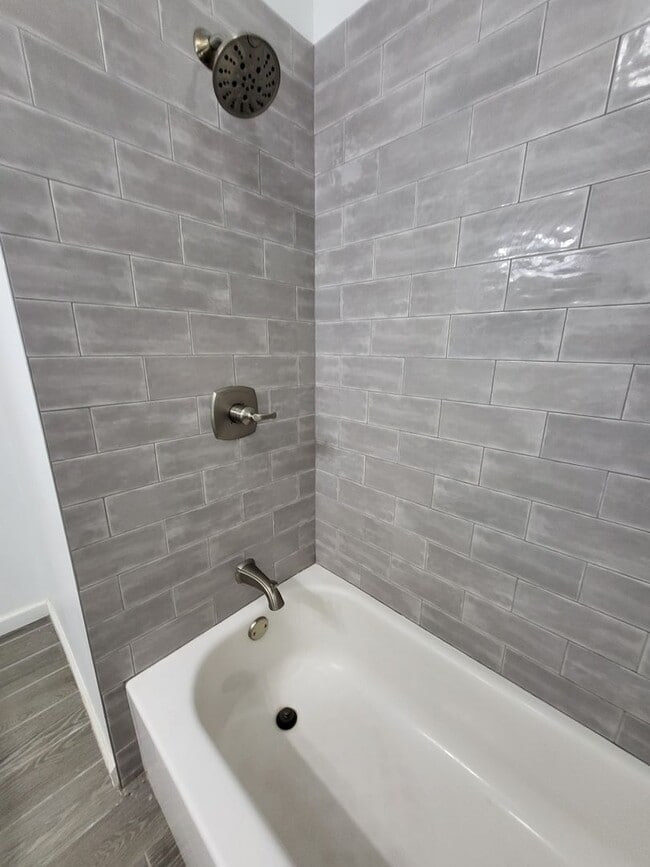 Building Photo - PRELEASING for Aug 7th! (3-4) Bedroom/(2) Bath Close to Campus!