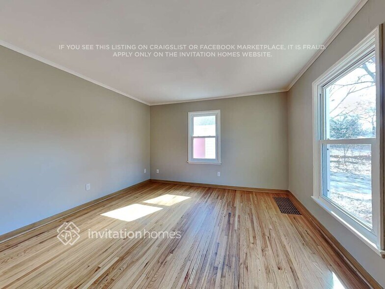 Building Photo - 6709 Channel Rd NE