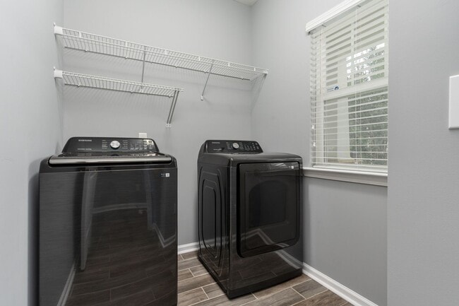 Building Photo - House in the desirable location of West Co...