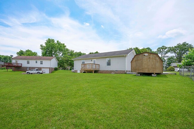 Building Photo - Charming Home