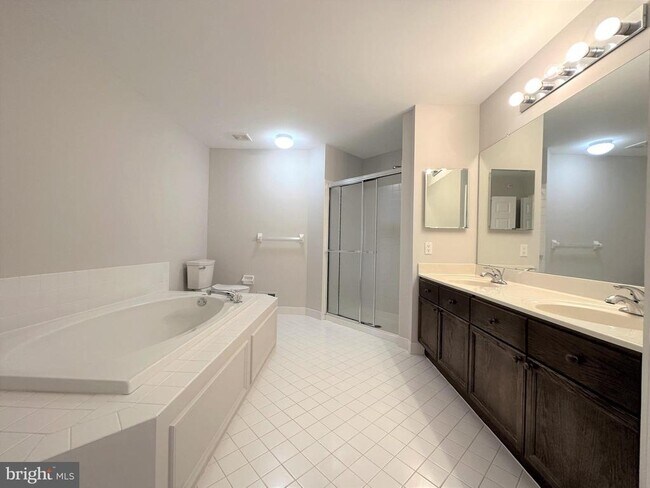 Building Photo - 202 Shannon Ct