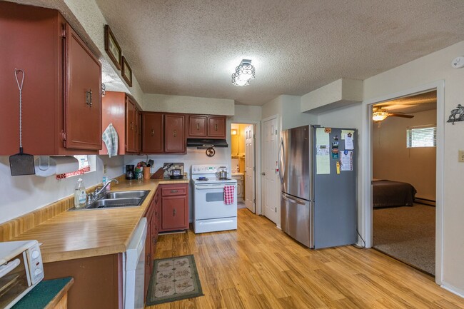 Building Photo - Great Mountain Home - Fully Furnished