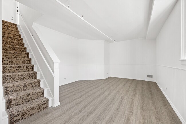 Building Photo - 400 McCarthy Rd
