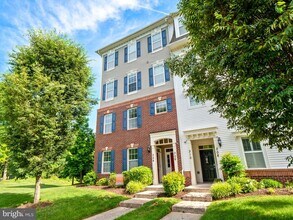 Building Photo - 304 Orchard Ridge Dr