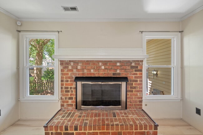 Building Photo - 2105 Grey Fox Ln