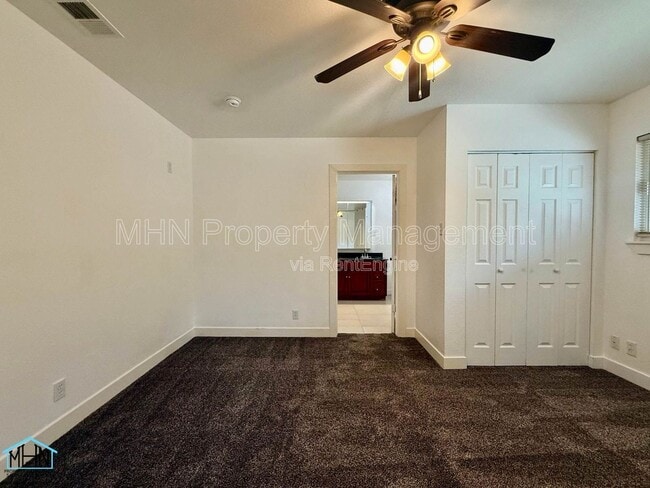 Building Photo - 100 Bluet Ln