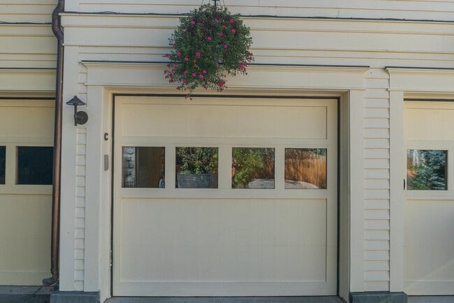 Building Photo - 605 W Colorado Ave