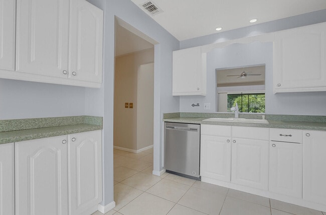 Building Photo - 12712 Spinnaker Ln