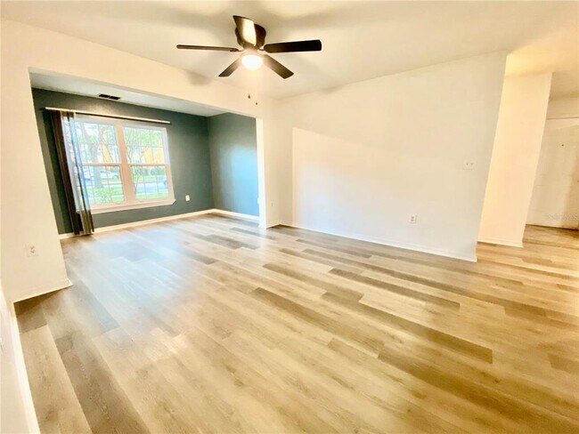 Building Photo - 5463 Vineland Rd