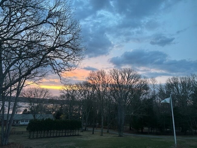 Building Photo - 1296 Drift Rd