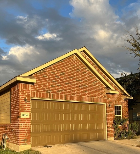 Building Photo - 14914 Darbydale Dr