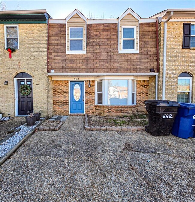 Front - 662 Biltmore Dr