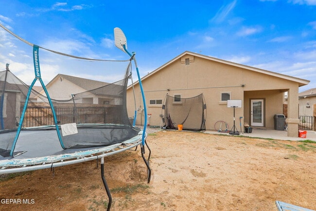 Building Photo - 13925 Lago Vista Ave