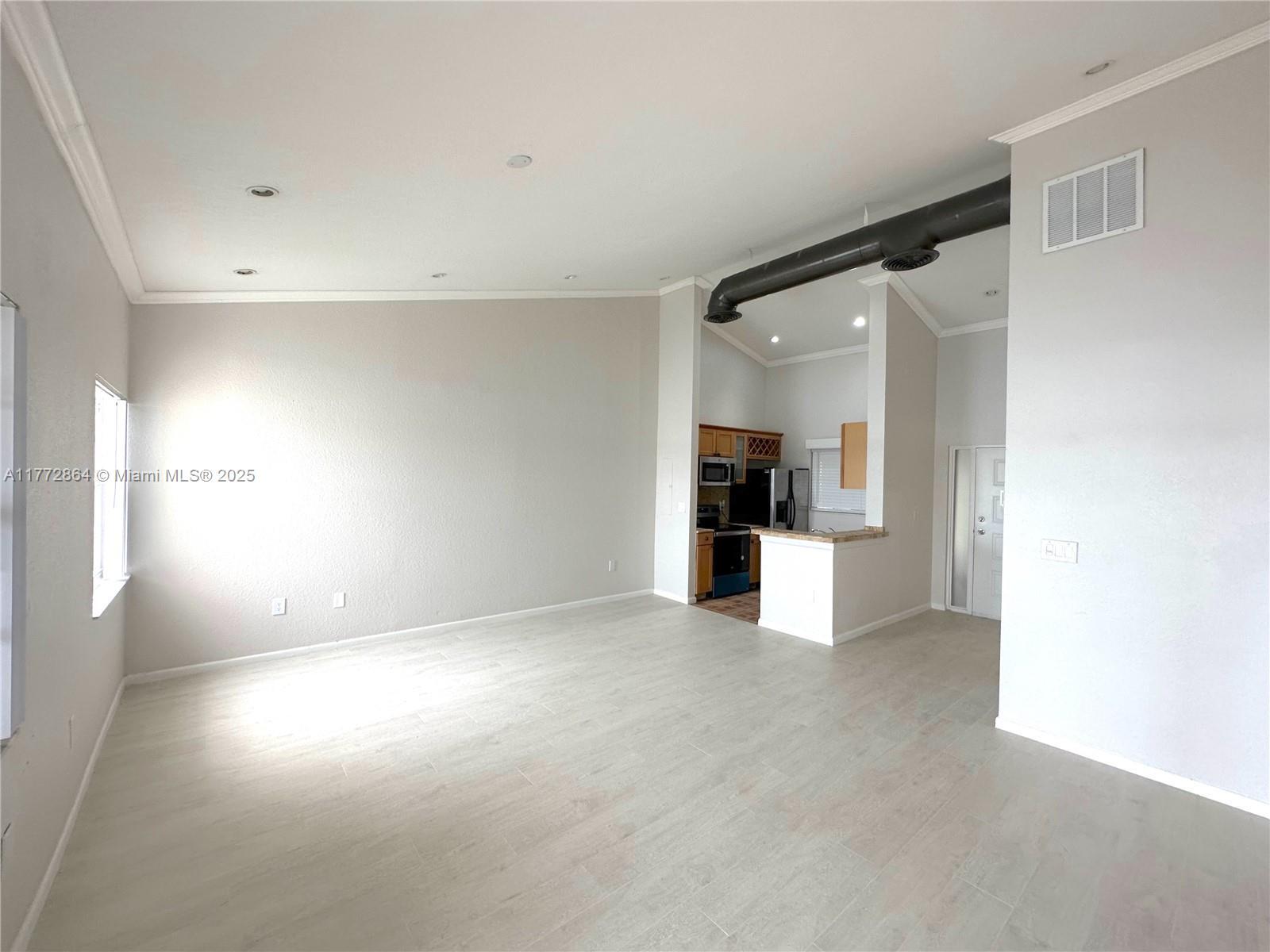 Building Photo - 2831 N Oakland Forest Dr