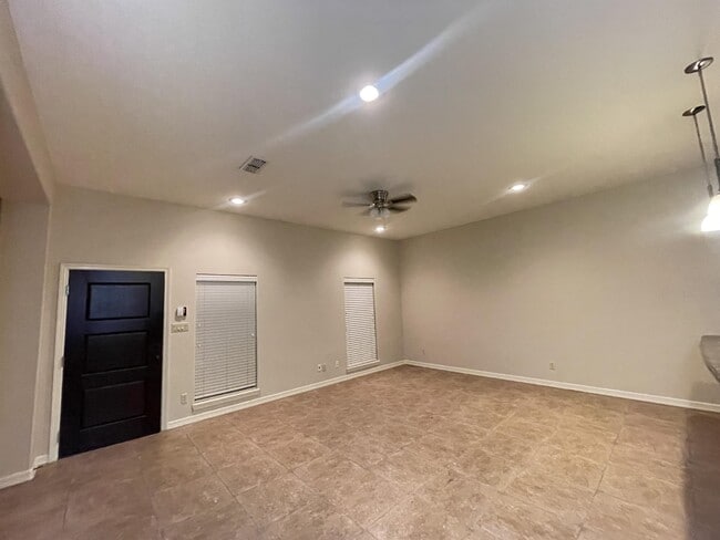 Building Photo - 2815 Mimosa St