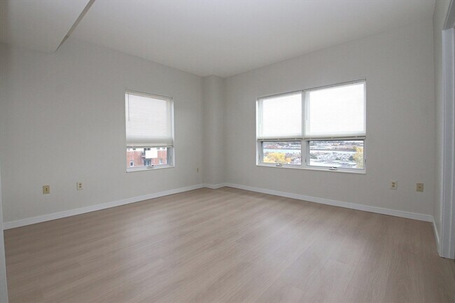 Building Photo - 175 Cottage St