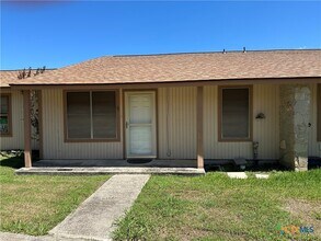 Building Photo - 1051 Country Club Dr